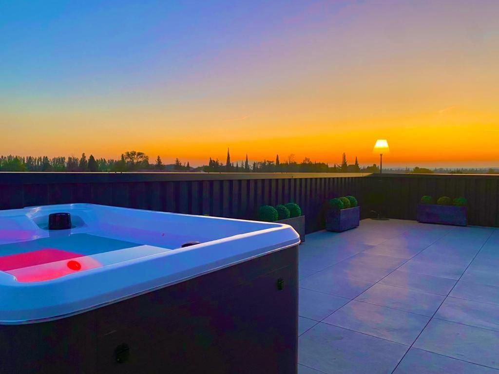 Saint Remy De Provence Roof Top Avec Jacuzzi Dış mekan fotoğraf